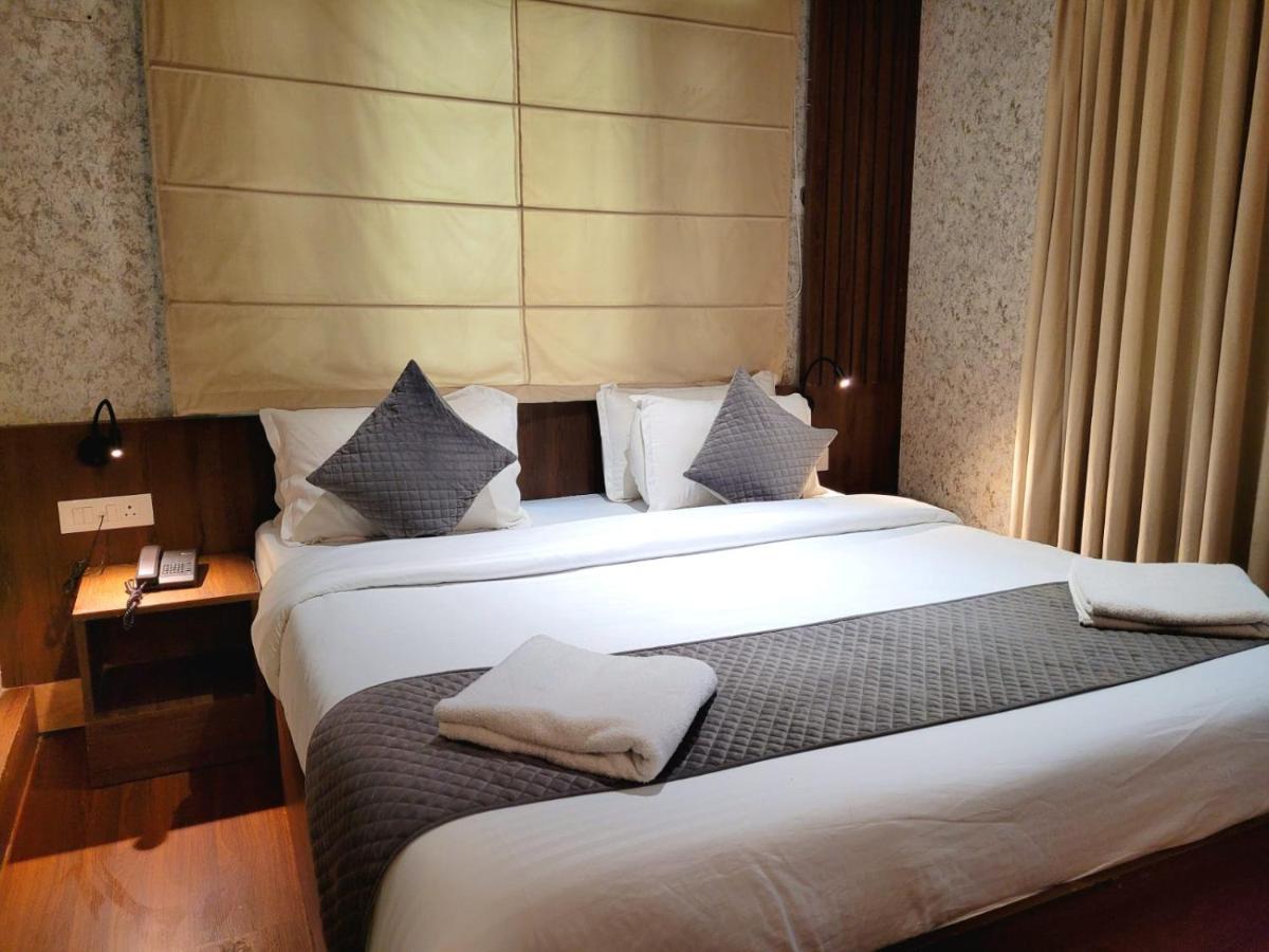 Hotel Royal Plaza Srīnagar Eksteriør billede