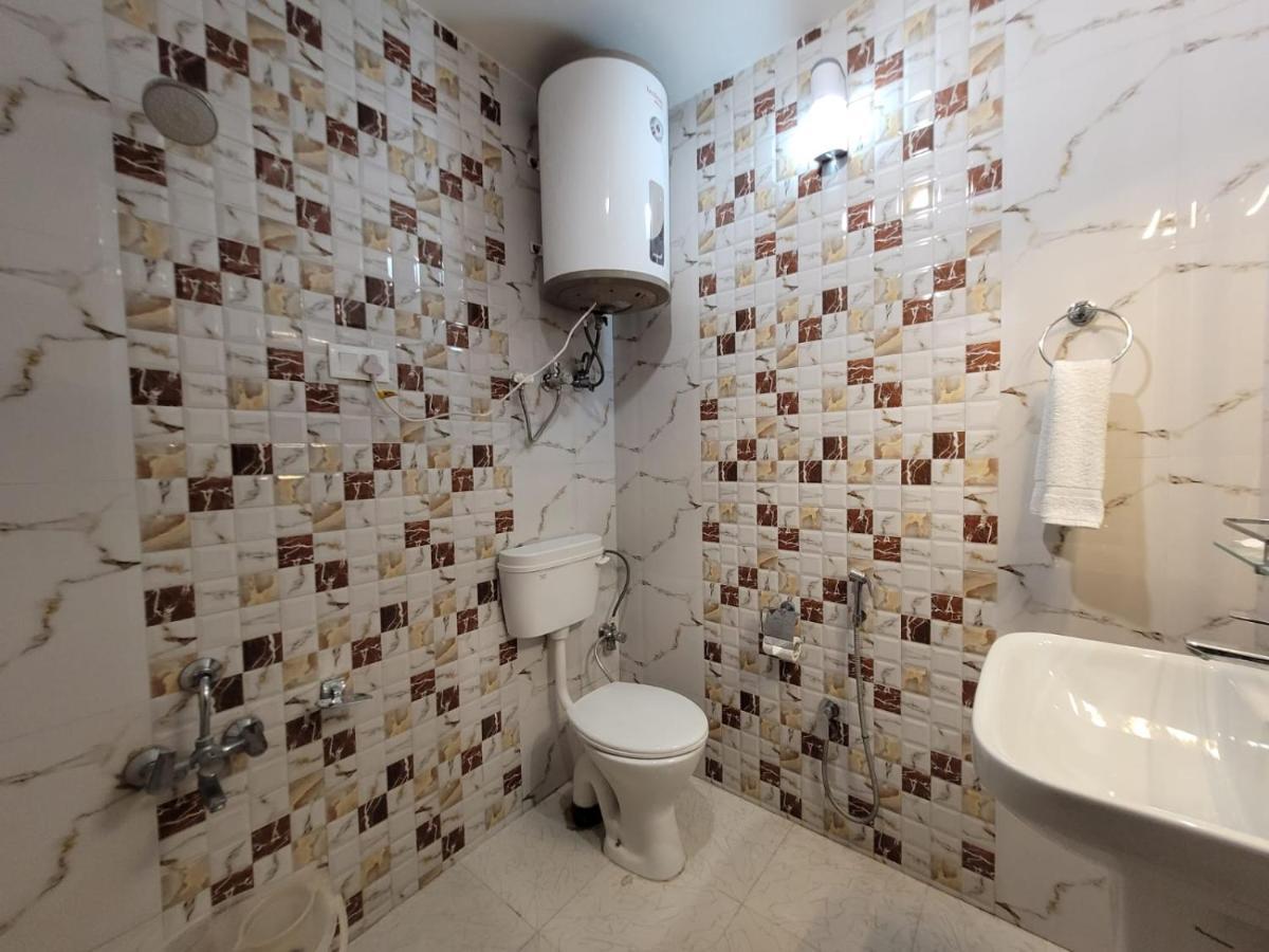 Hotel Royal Plaza Srīnagar Eksteriør billede