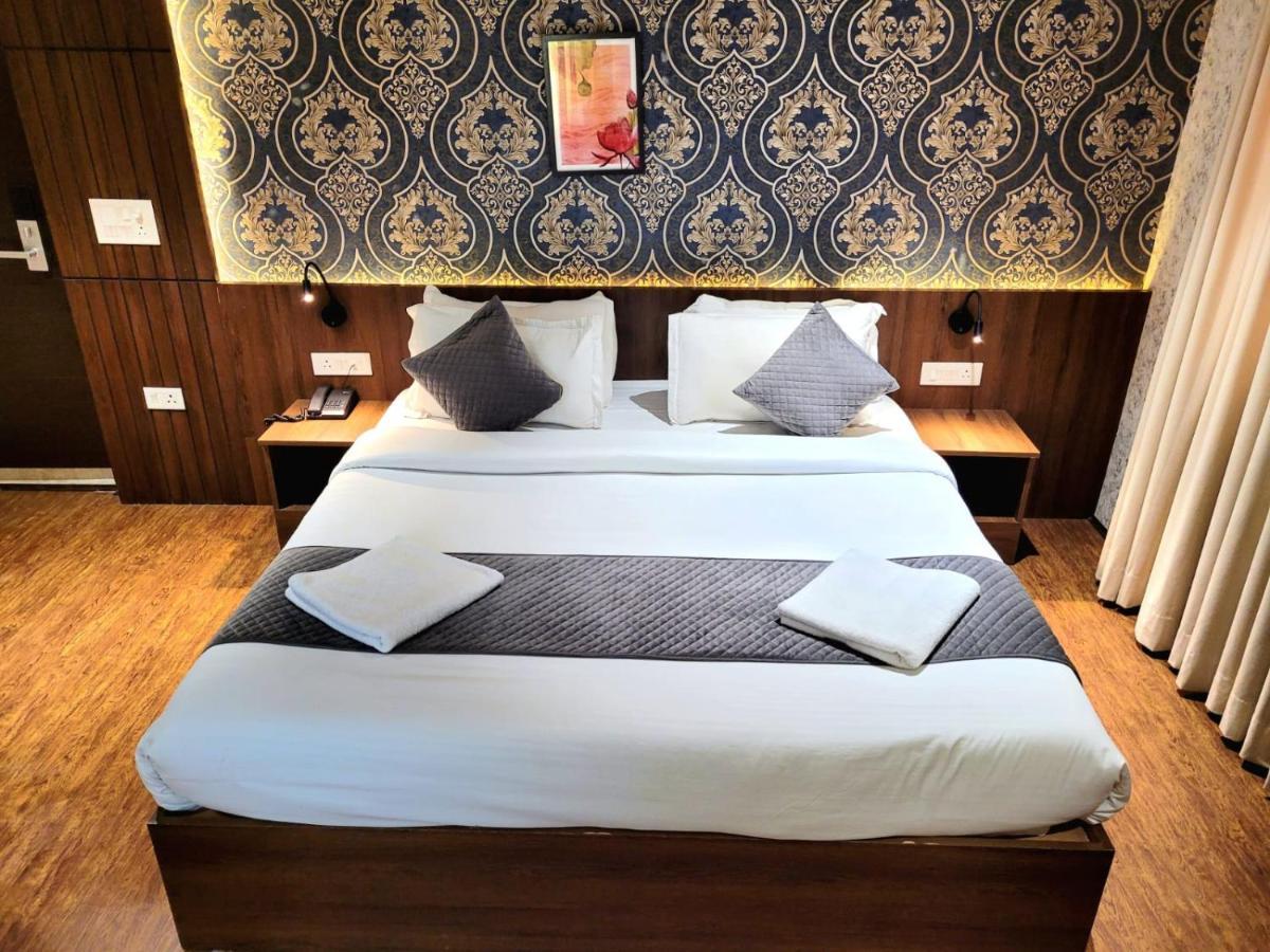 Hotel Royal Plaza Srīnagar Eksteriør billede