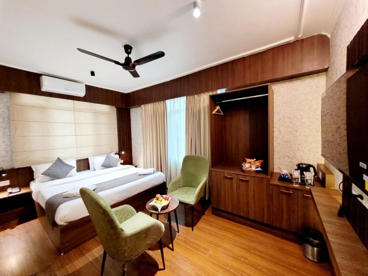 Hotel Royal Plaza Srīnagar Eksteriør billede