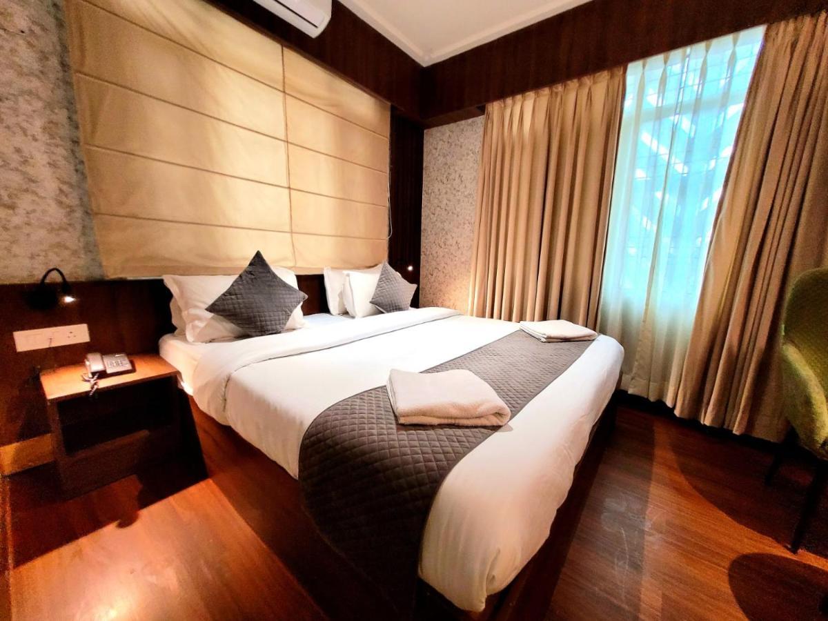 Hotel Royal Plaza Srīnagar Eksteriør billede
